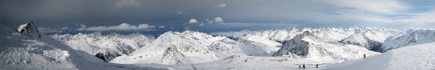 Soelden. Schwarze Schneid (039_soelden1_pano40.jpg). Canon DIGITAL IXUS 850 IS 10647 x 2105 (Taken: 30/12/2009 14:42:46)